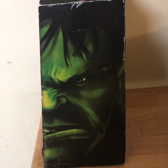 Marvel Legends Hulk Titanium Series Die-Cast - Picture 4 of 6